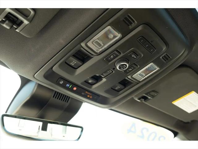 2024 Chevrolet Suburban 4WD Premier
