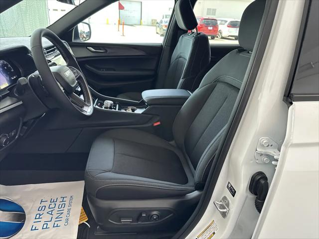 2026 Jeep Grand Cherokee Laredo 4x4