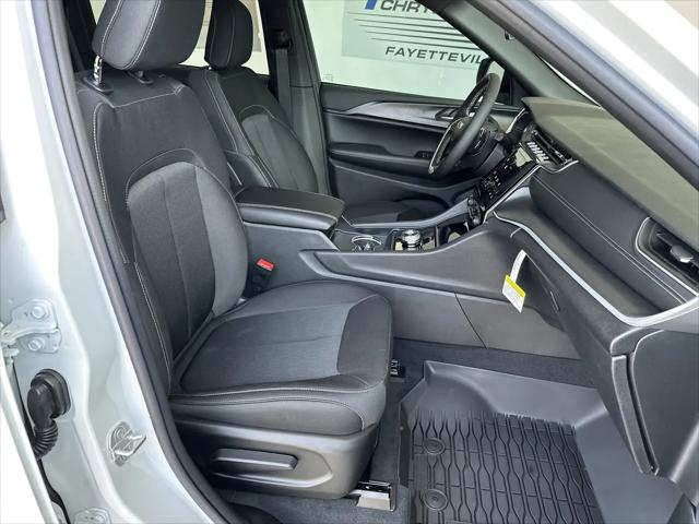 2026 Jeep Grand Cherokee Laredo 4x4
