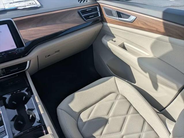 2026 Volkswagen Atlas SE with Technology