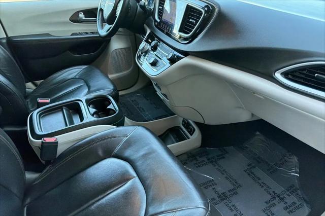 2017 Chrysler Pacifica Touring-L