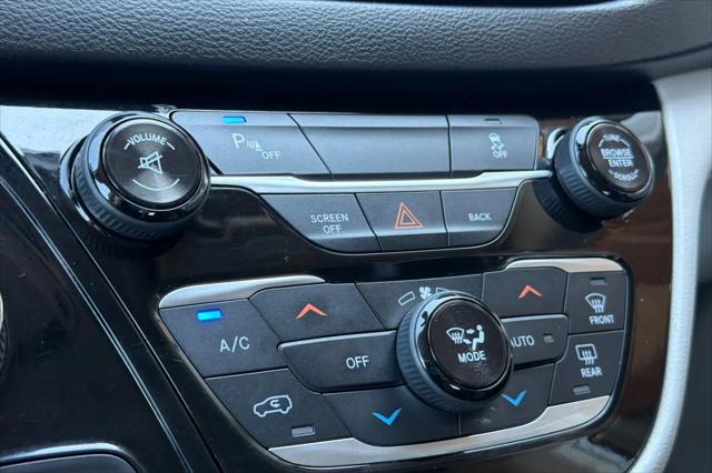 2017 Chrysler Pacifica Touring-L