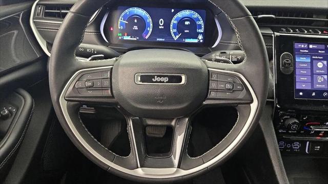 2023 Jeep Grand Cherokee Laredo 4x2