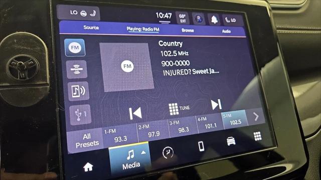 2023 Jeep Grand Cherokee Laredo 4x2