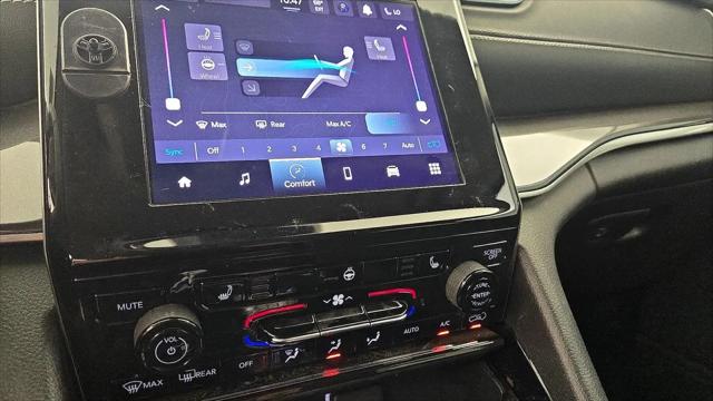 2023 Jeep Grand Cherokee Laredo 4x2
