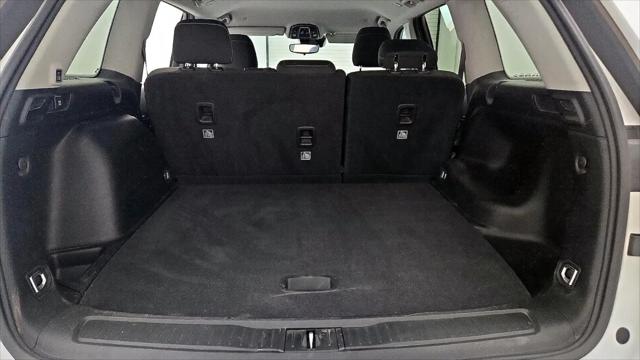 2023 Jeep Grand Cherokee Laredo 4x2