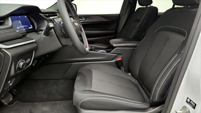 2025 Jeep Grand Cherokee Laredo 4x2