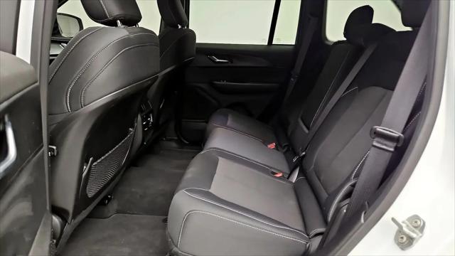 2025 Jeep Grand Cherokee Laredo 4x2