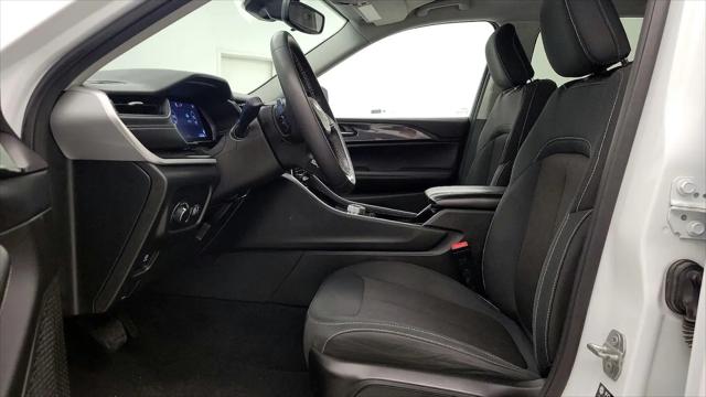 2023 Jeep Grand Cherokee L Laredo 4x4