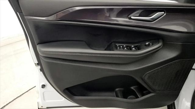 2023 Jeep Grand Cherokee L Laredo 4x4