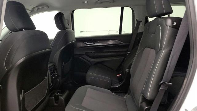 2023 Jeep Grand Cherokee L Laredo 4x4
