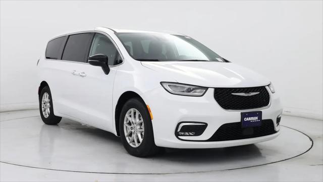 2024 Chrysler Pacifica Touring L for sale in Bakersfield, CA