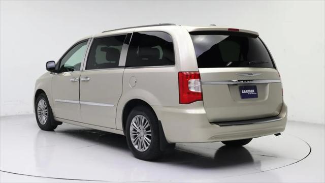 2016 Chrysler Town & Country Touring-L
