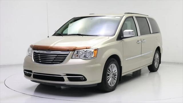 2016 Chrysler Town & Country Touring-L
