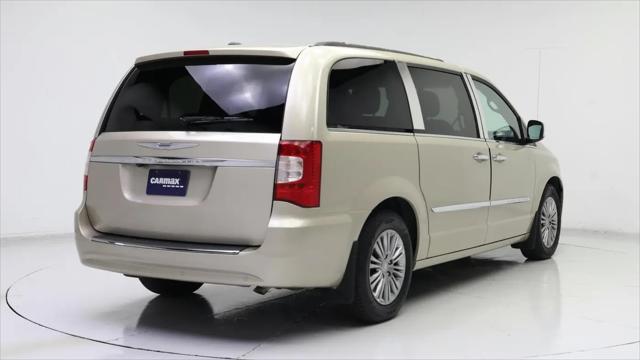 2016 Chrysler Town & Country Touring-L