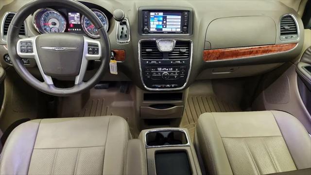 2016 Chrysler Town & Country Touring-L