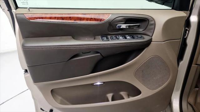2016 Chrysler Town & Country Touring-L