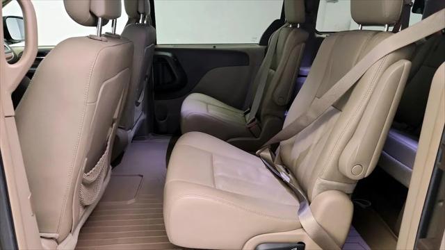2016 Chrysler Town & Country Touring-L