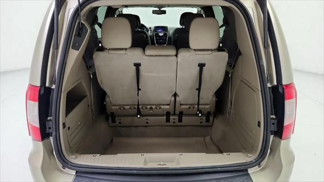 2016 Chrysler Town & Country Touring-L