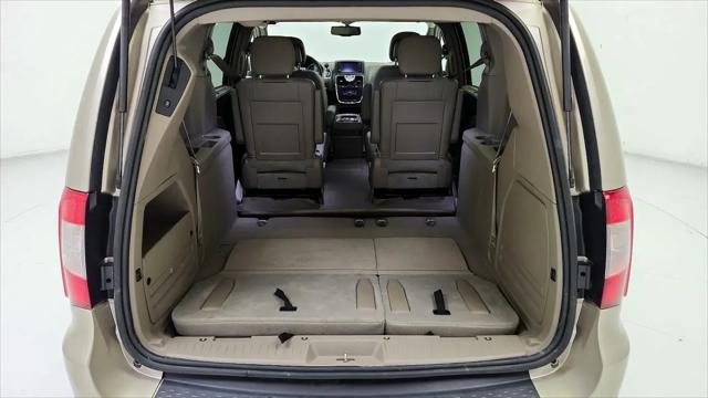 2016 Chrysler Town & Country Touring-L