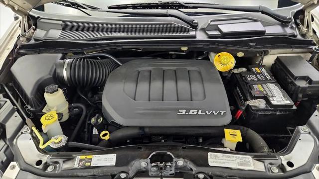 2016 Chrysler Town & Country Touring-L