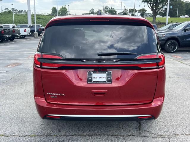 2027 Chrysler Pacifica Select