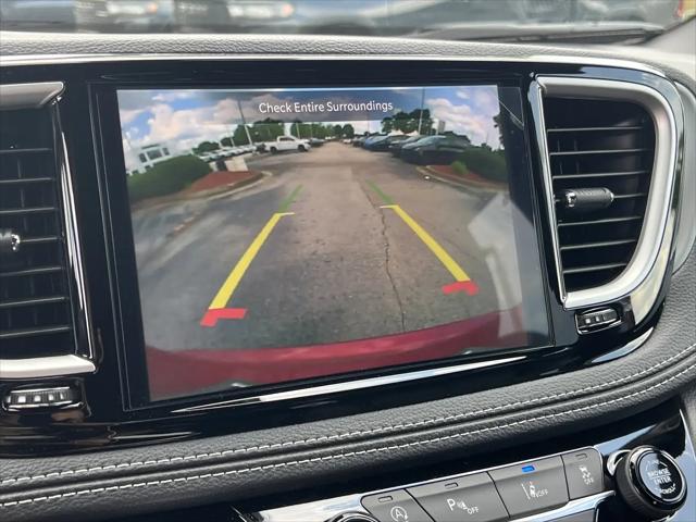 2027 Chrysler Pacifica Select