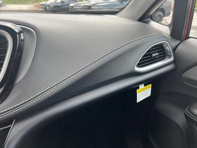 2027 Chrysler Pacifica Select