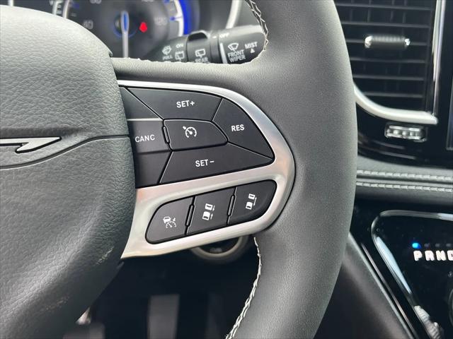 2027 Chrysler Pacifica Select