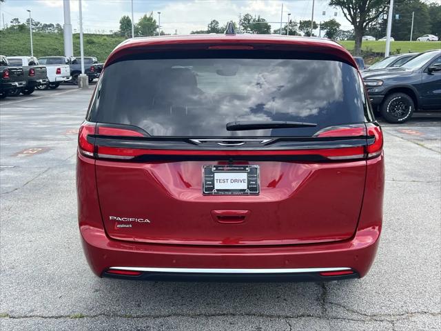 2027 Chrysler Pacifica Select