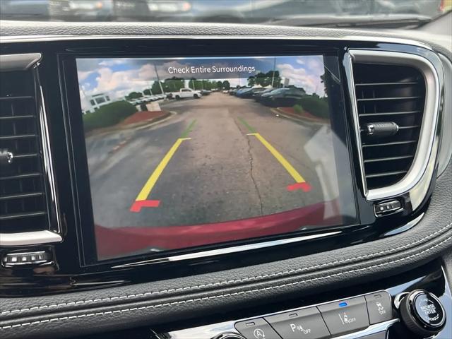 2027 Chrysler Pacifica Select
