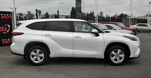 2022 Toyota Highlander LE