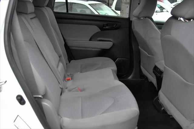 2022 Toyota Highlander LE