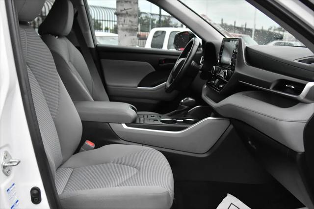 2022 Toyota Highlander LE