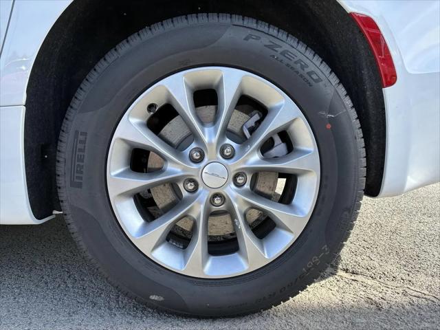 2027 Chrysler Pacifica Select AWD