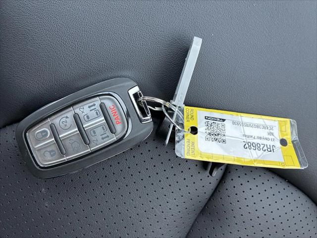 2027 Chrysler Pacifica Select AWD