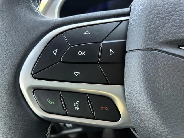 2027 Chrysler Pacifica Select AWD