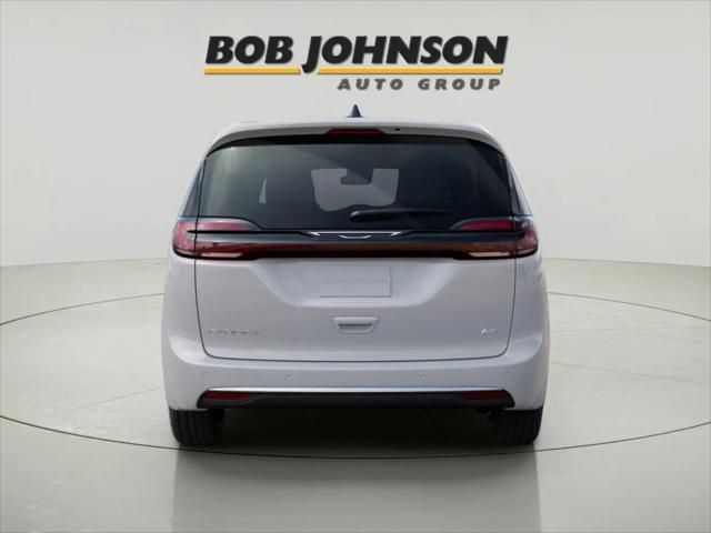 2027 Chrysler Pacifica Select AWD