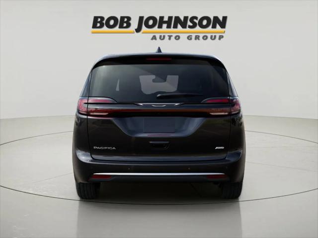 2027 Chrysler Pacifica Select AWD