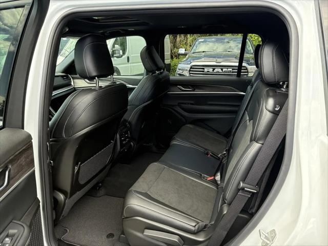 2026 Jeep Grand Cherokee L Altitude 4x4