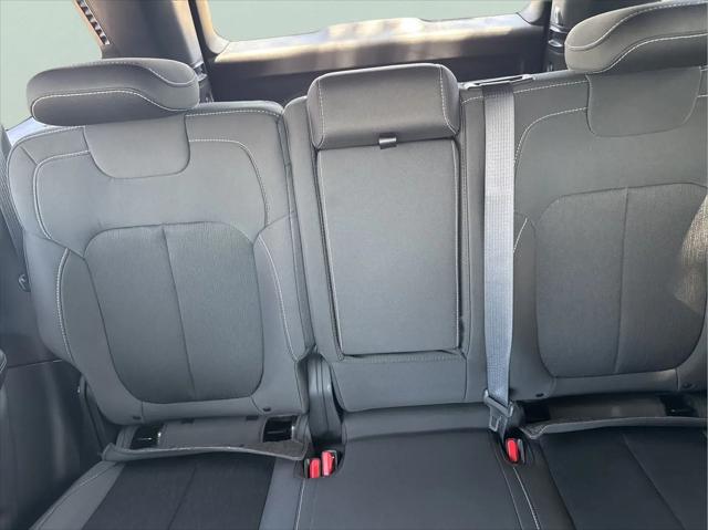2026 Jeep Grand Cherokee Altitude 4x2