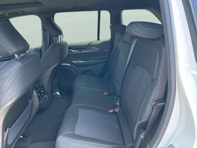 2026 Jeep Grand Cherokee Altitude 4x2