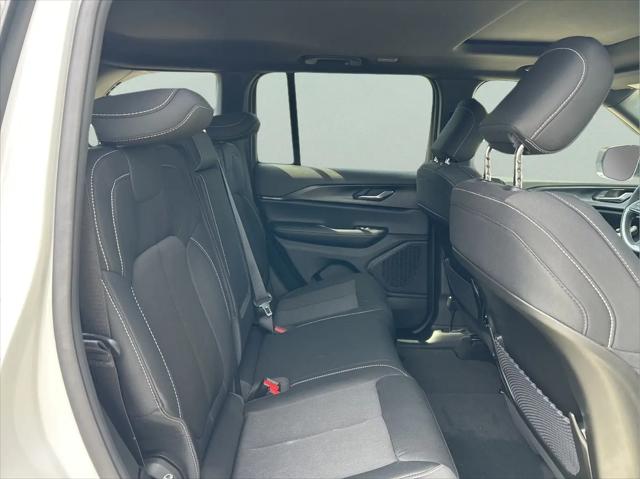 2026 Jeep Grand Cherokee Altitude 4x2