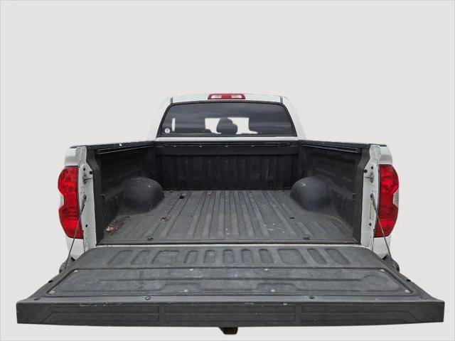 2017 Toyota Tundra SR5 5.7L V8