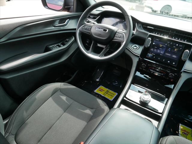 2025 Jeep Grand Cherokee Laredo 4x4