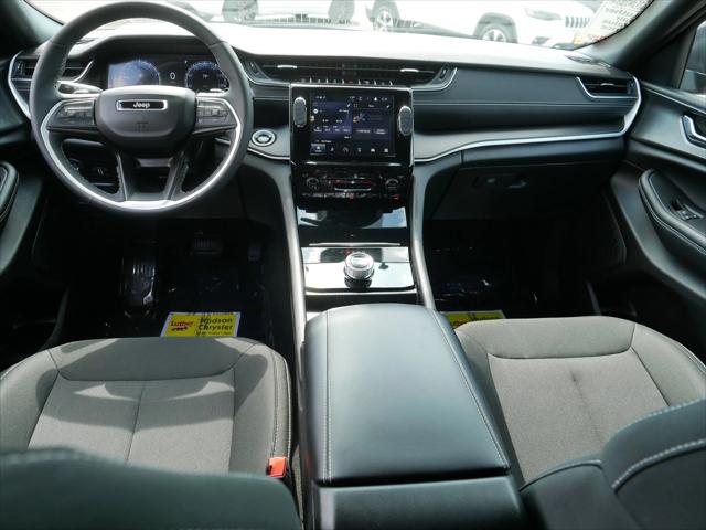2025 Jeep Grand Cherokee Laredo 4x4