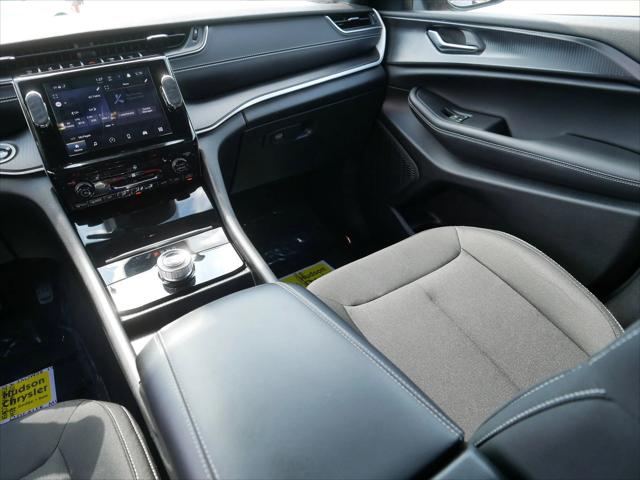 2025 Jeep Grand Cherokee Laredo 4x4