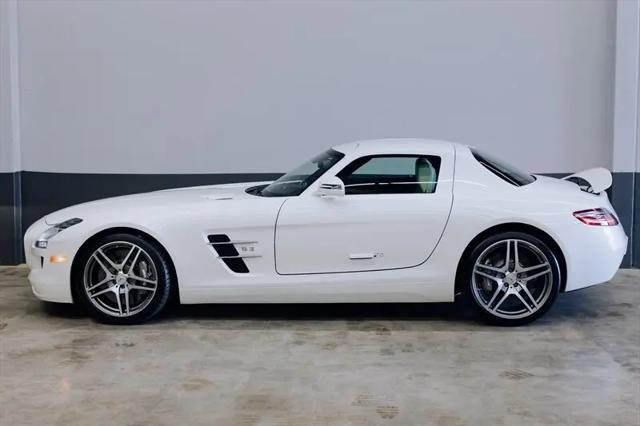 2011 Mercedes-Benz SLS AMG Standard
