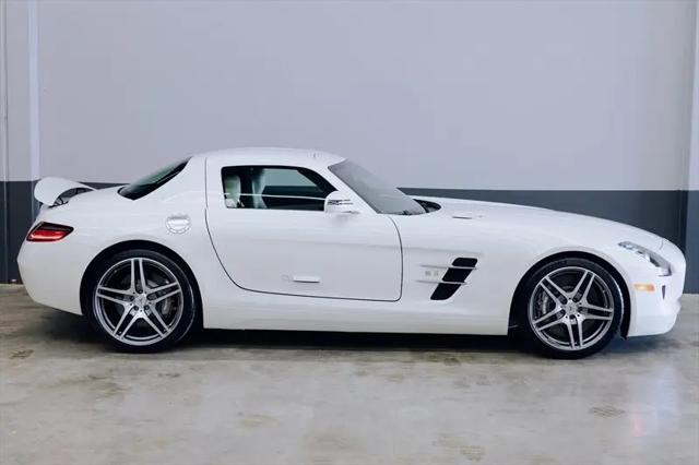 2011 Mercedes-Benz SLS AMG Standard