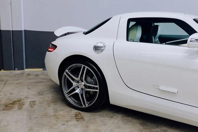 2011 Mercedes-Benz SLS AMG Standard